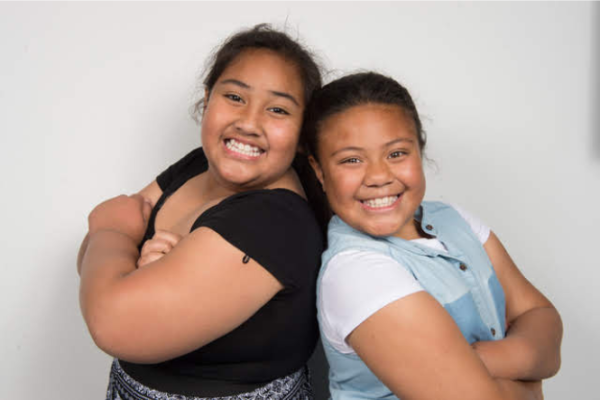 Two children of different body sizes